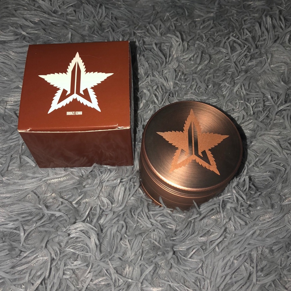 Jeffree star sold out brown grinder